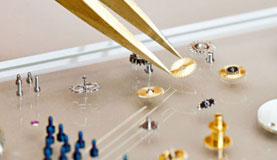 无锡万国指定维修门店打开表壳